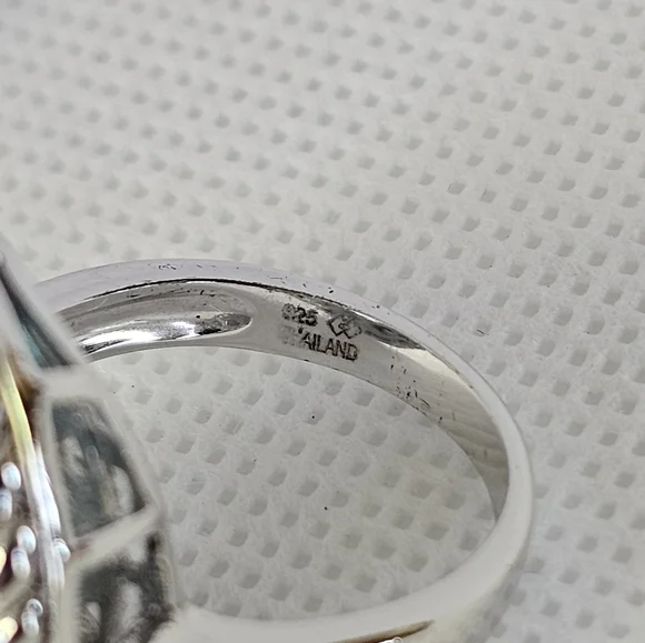 Genuine Swiss Blue Topaz Ring Sterling Silver Size 7.5! - Picture 13 of 13